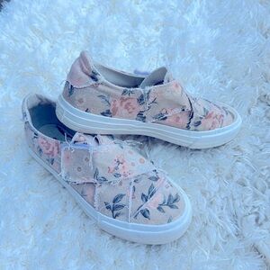 Gypsy jazz boho size 7 1/2 Velcro running shoes, floral light pink